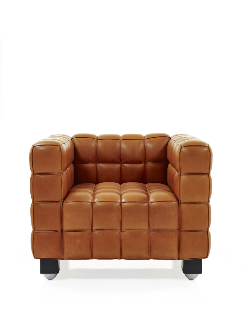 WITTMANN: WO HANDWERK UND ÄSTHETIK VEREINT SIND Kubus Fauteuil in Natural brandy_Credit Wittmann