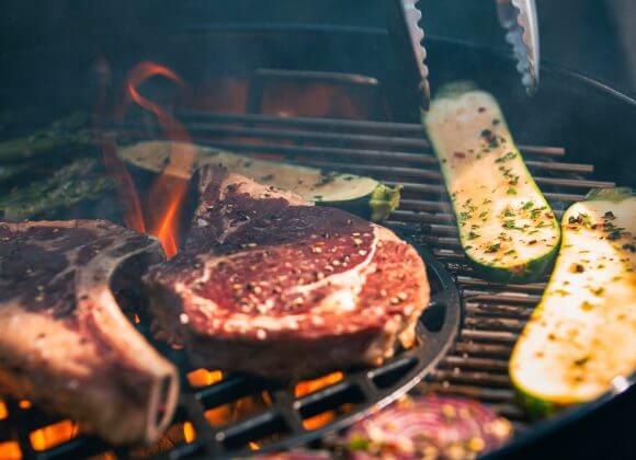 Quel est le barbecue qui me convient le mieux ? 3_Master-Touch_c_weber.com_