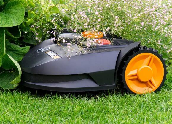 "Smart Garden" - innovative systems for an intelligent garden robotic-lawnmower-g2a381575c_1280