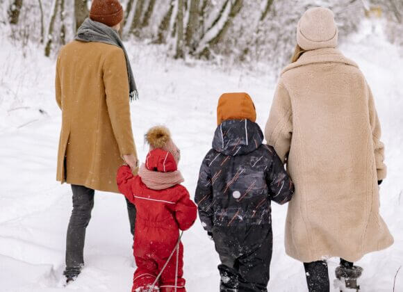 Familienurlaub im Winter pexels-yan-krukau-6617800