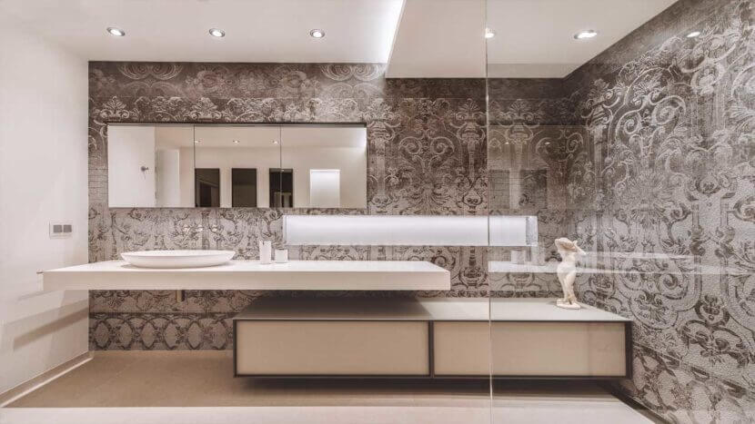 Rénovation de salle de bain-avec-papier peint-résistant-à-l'eau-1280x720
