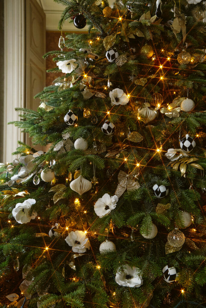 Christmas tree with Christmas tree decorations and baubles