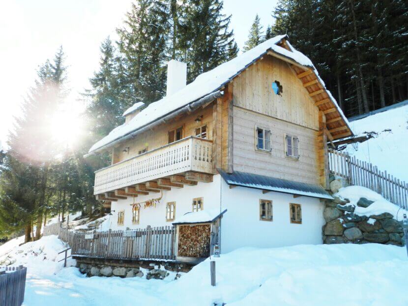 Second home on the ski slopes Haus in den Bergen_pexels-nina-rath-774281