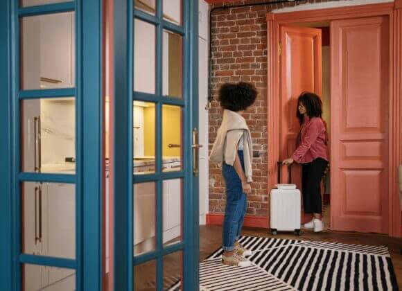 What is changing for Airbnb & Co Wohnung_pexels-cottonbro-7128344