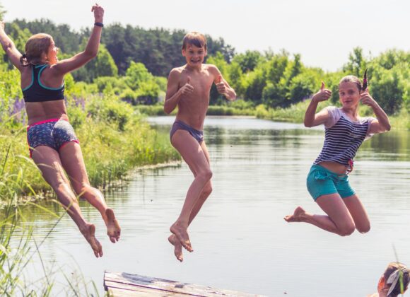 Sommerferien mit Kindern in Österreich vitolda-klein-IjAuFYoTYvw-unsplash