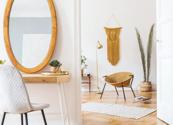 Как зеркала визуально увеличивают Ваши комнаты Stylish and scanidnavian interior of apartment with big mirror,
