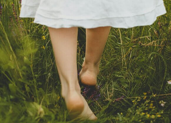 Walking barefoot - healthy or placebo effect? kateryna-hliznitsova-XDh4BBxL7JY-unsplash