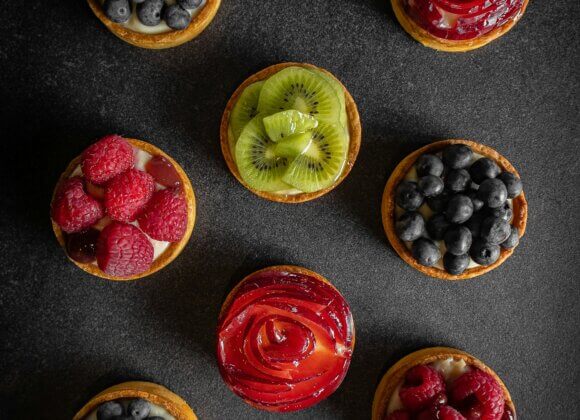 Fruit tarts: sweet happiness on a thin base say-s-K8z5FJUay74-unsplash