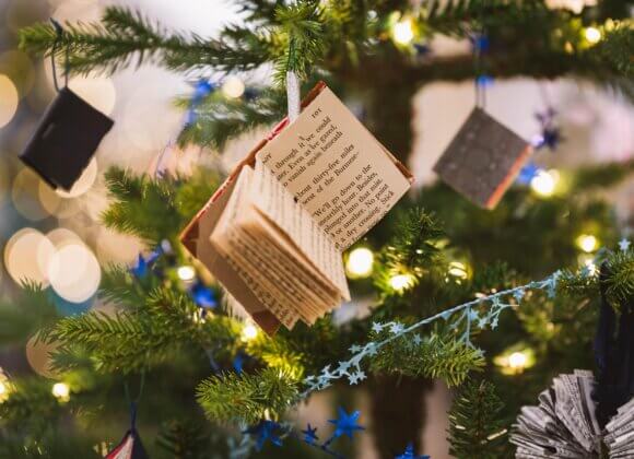 Christmas: Bringing joy with books Lead image Christmas books 1_image by Vlad Vasnetsov on Pixabay