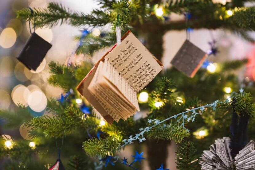 Christmas: Bringing joy with books Lead image Christmas books 1_image by Vlad Vasnetsov on Pixabay