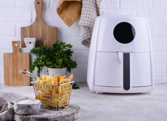 Der Air Fryer – warum plötzlich alle heiß auf heiße Luft sind French fries cooked in air fryer.