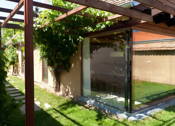 Matériaux de construction durables, partie 2 : Construire avec de l'argile Photo de couverture_Maison en argile Weinviertel_Crédit Andi Breuss