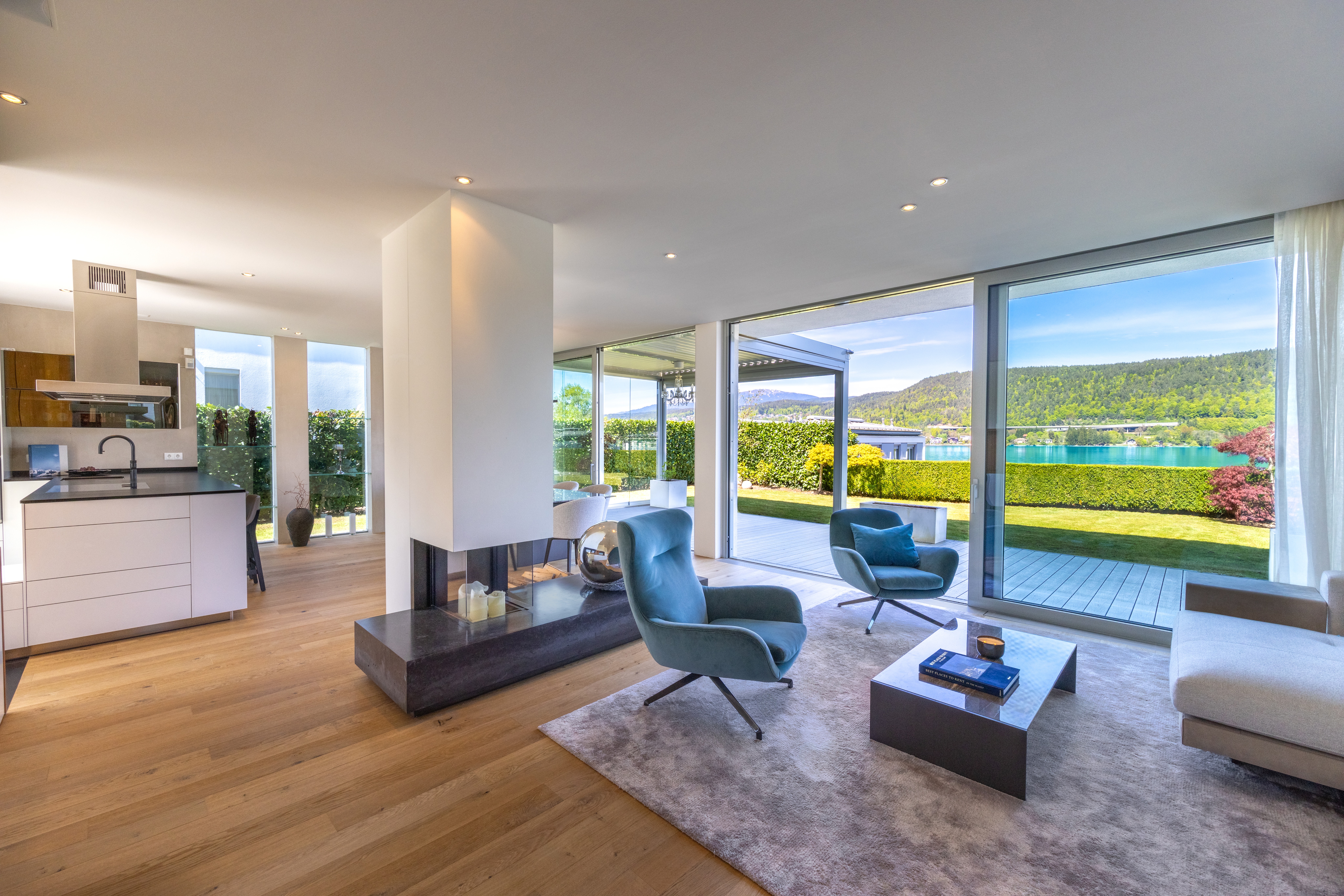 Modern Beachfront Villa on Lake Wörthersee