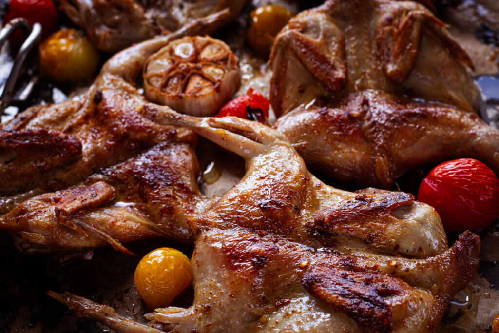 Cuisson de la volaille au barbecue, cailles