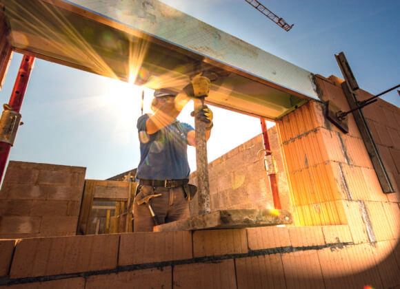 Maurer_cooltig-building-3869186_1920